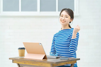 日本人スタッフがオンライン英会話の学習をサポート